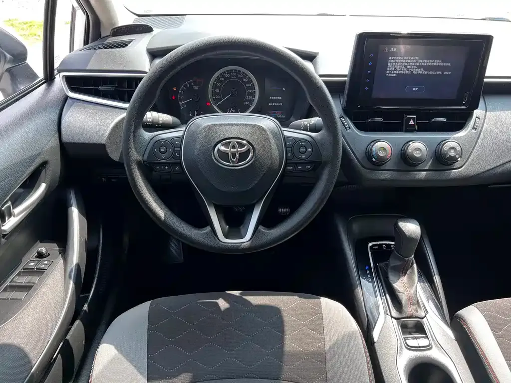 Toyota Corolla — фото 5