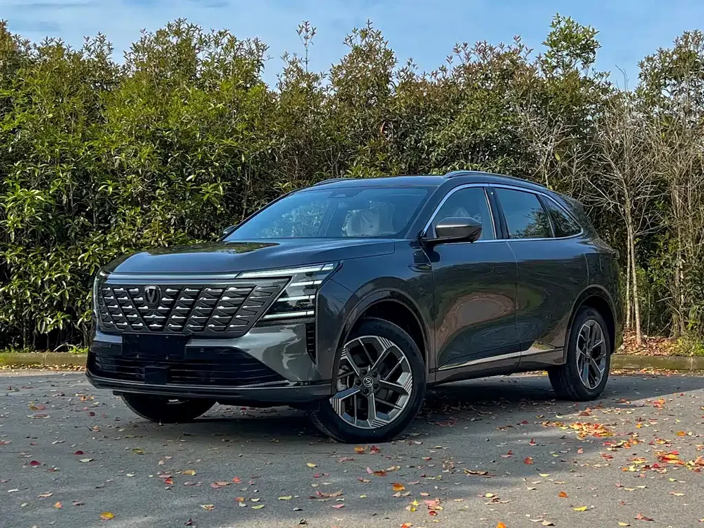 Changan CS75PLUS — фото 1
