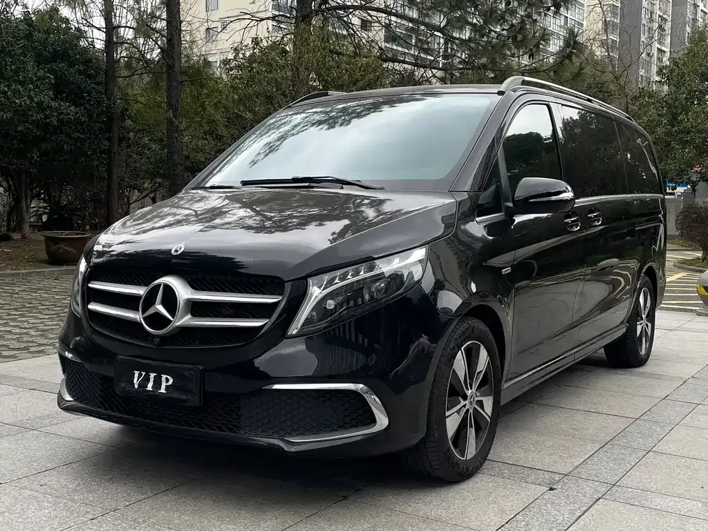 Mercedes-Benz V-Class — фото 1