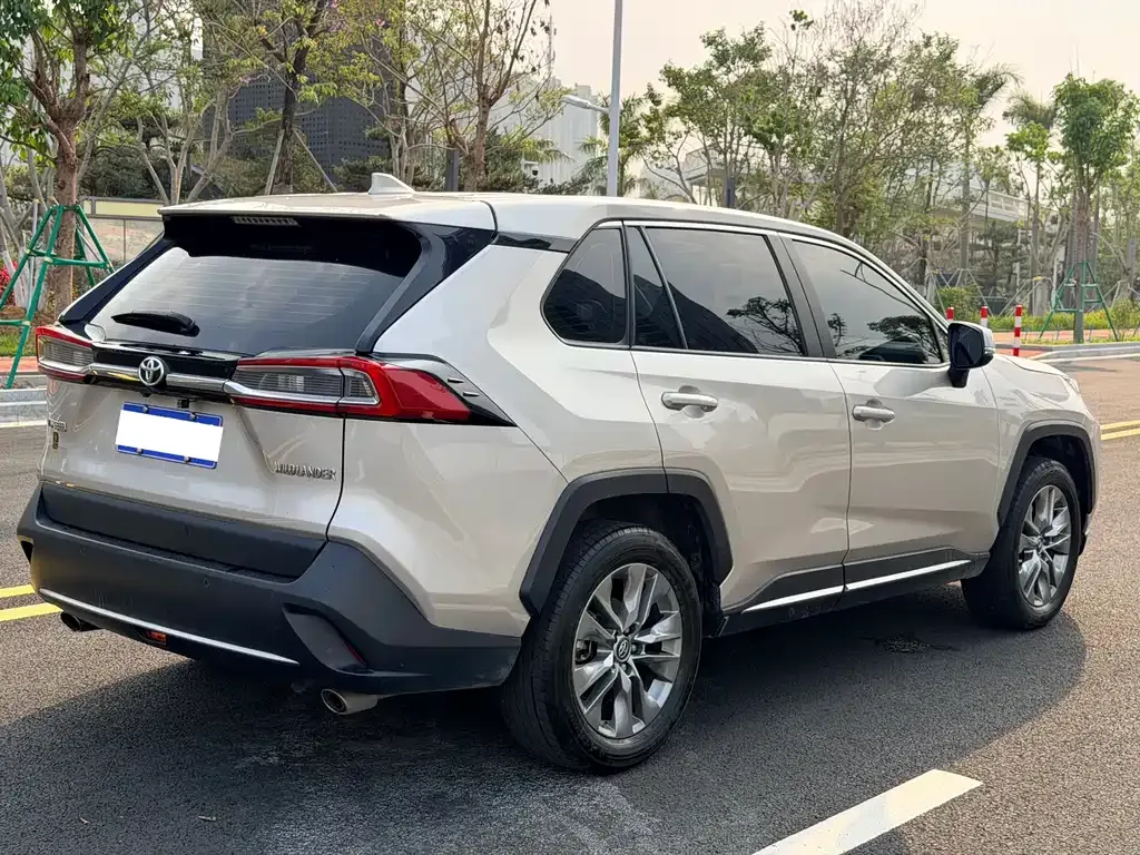 Toyota Wildlander — фото 6