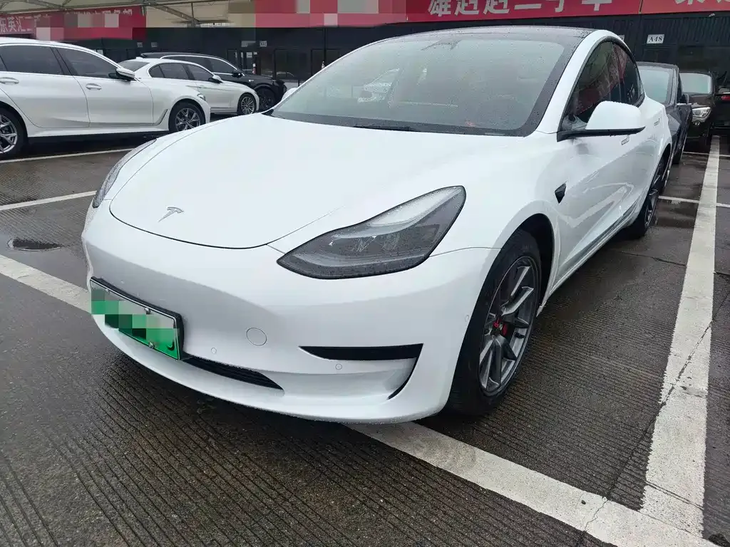 Tesla Model 3 — фото 1
