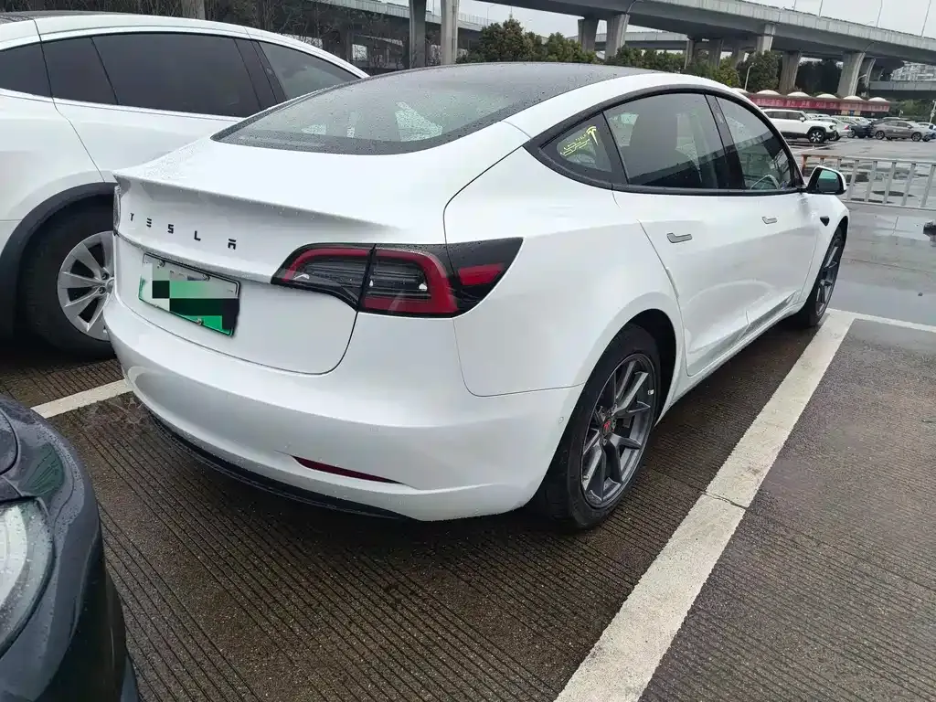 Tesla Model 3 — фото 10