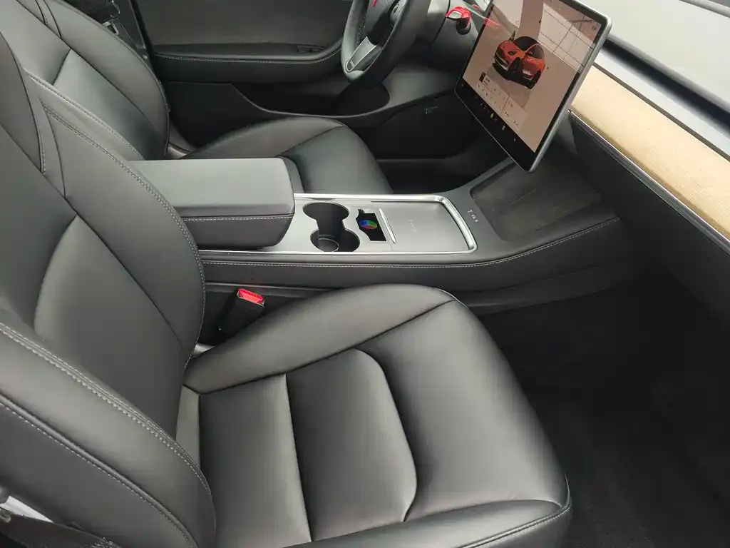 Tesla Model 3 — фото 7