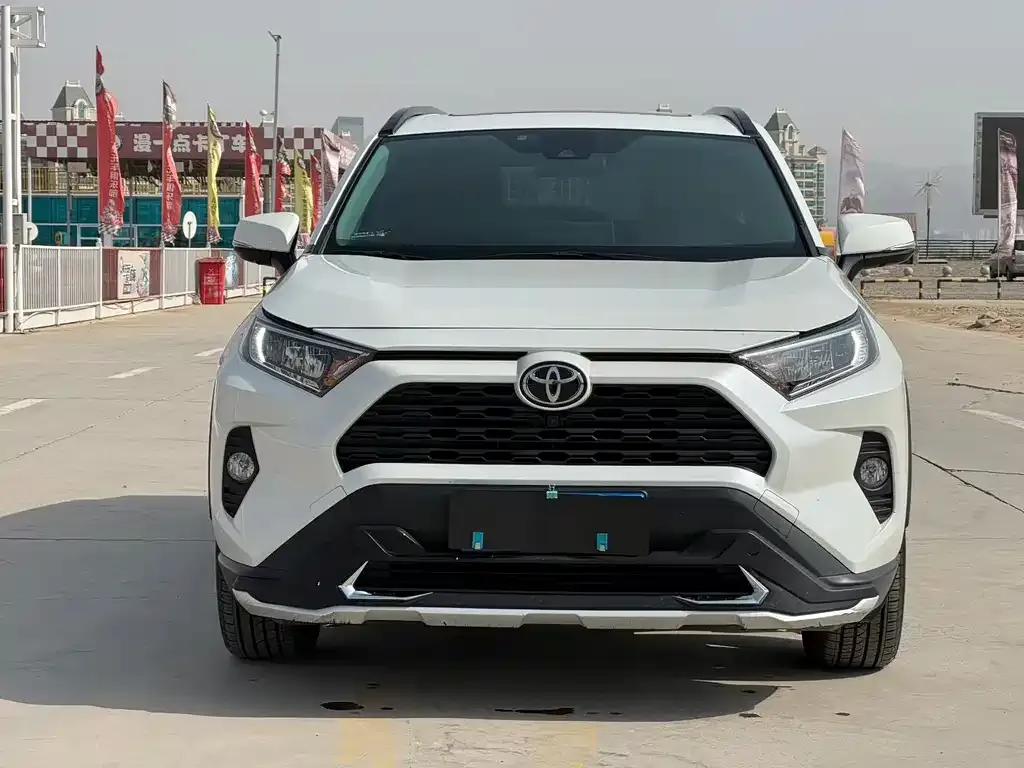 Toyota RAV4 — фото 4