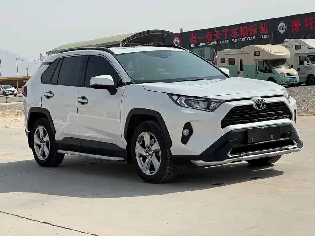 Toyota RAV4 — фото 9