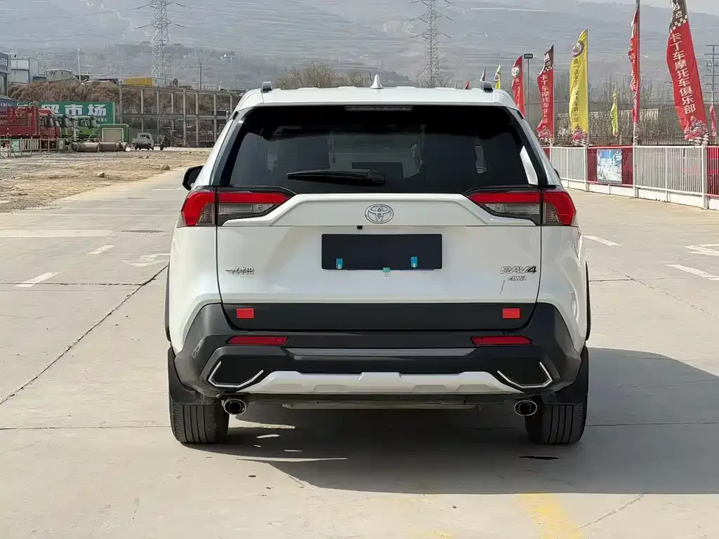 Toyota RAV4 — фото 2