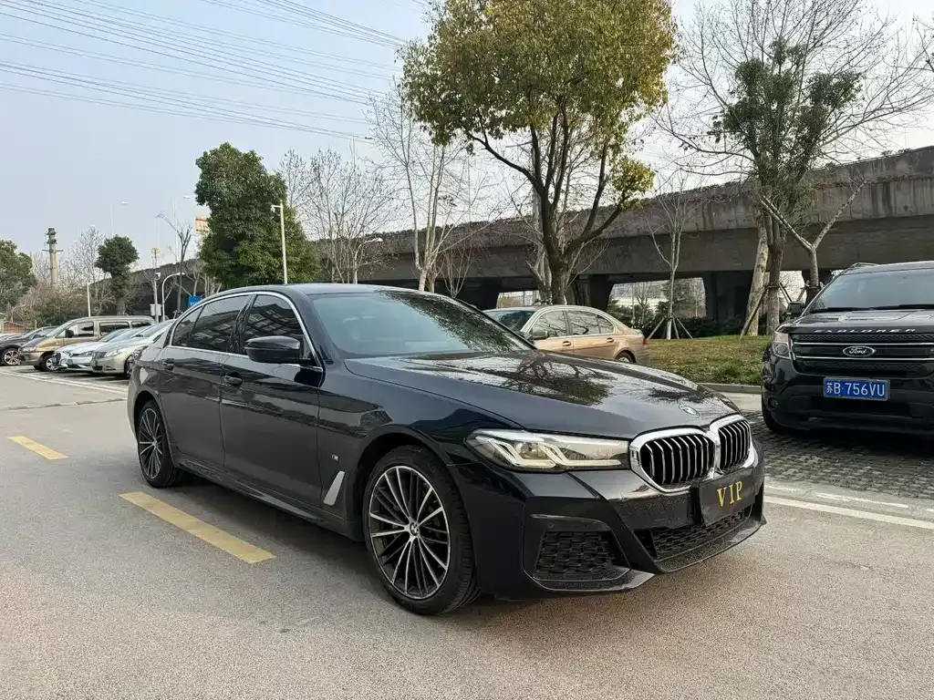 BMW 5 Series — фото 1