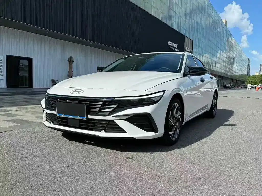 Hyundai Elantra 2023 из CN, фото 1