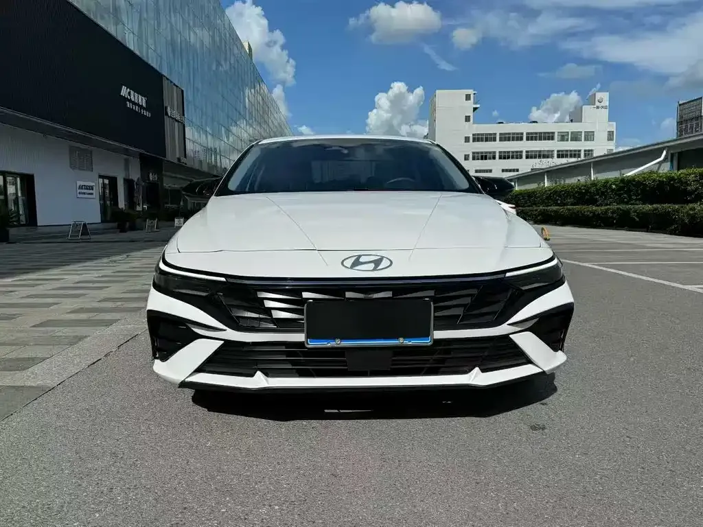 Hyundai Elantra 2023 из CN, фото 8