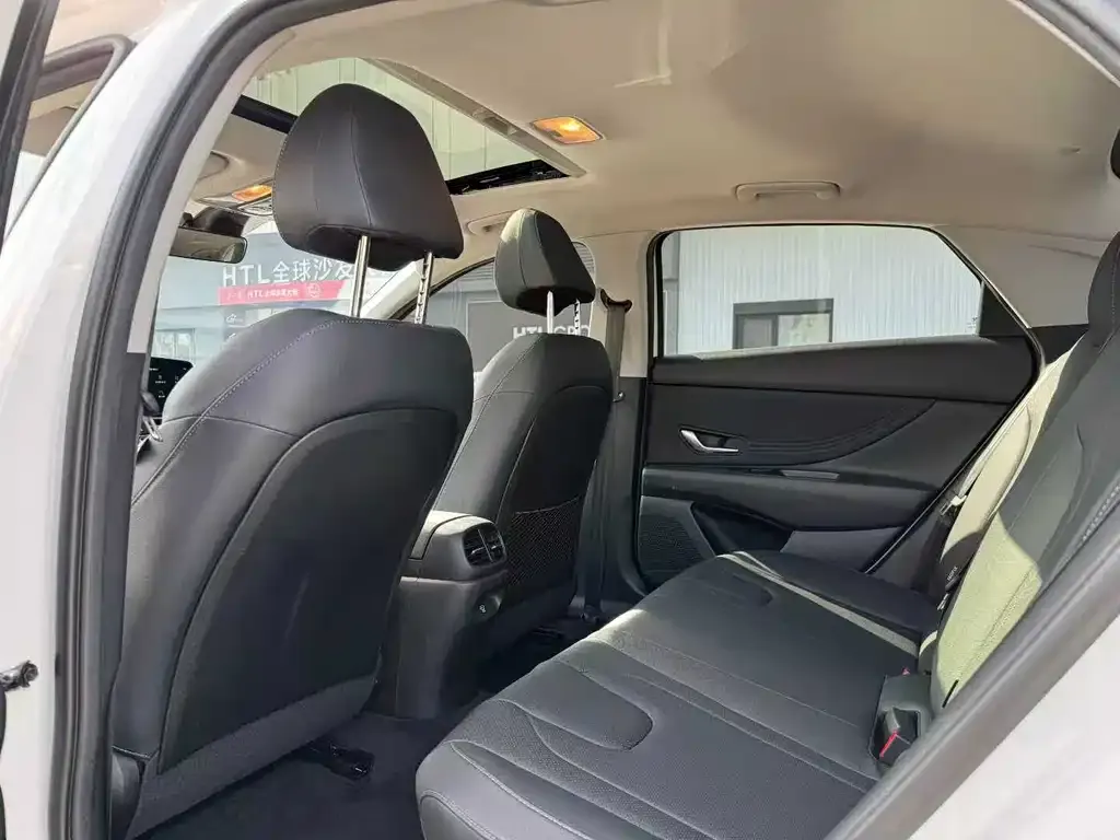 Hyundai Elantra 2023 из CN, фото 3