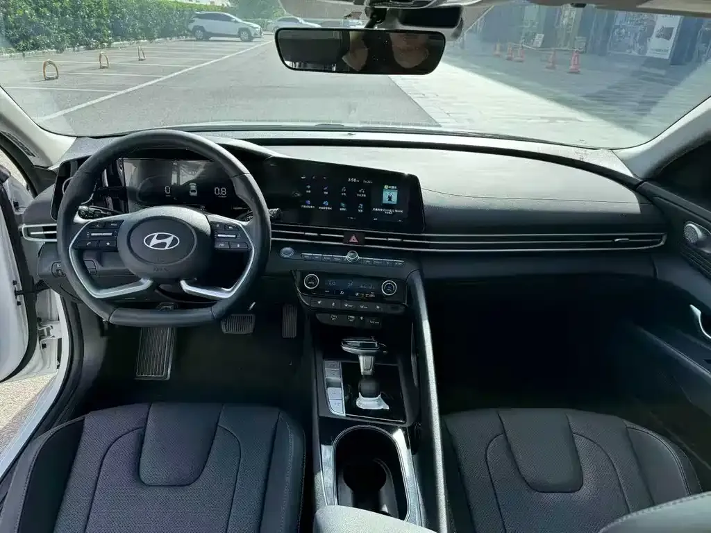 Hyundai Elantra 2023 из CN, фото 2