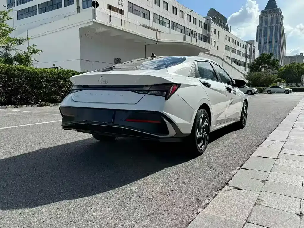Hyundai Elantra 2023 из CN, фото 6