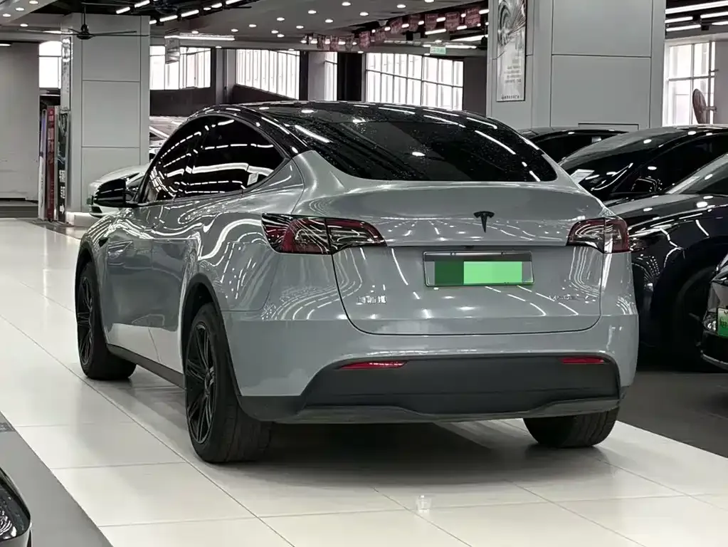 Tesla Model Y — фото 7