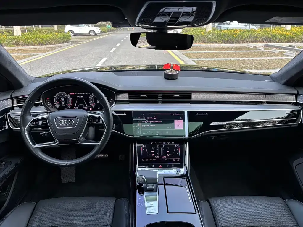 Audi A8 — фото 3
