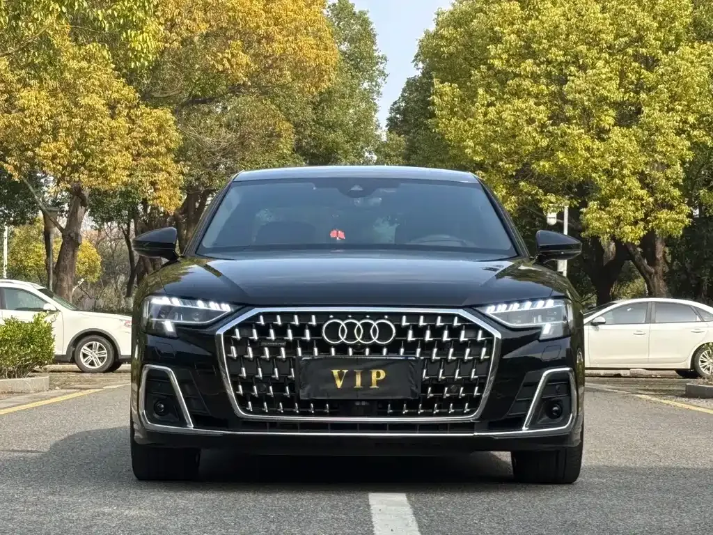 Audi A8 — фото 7