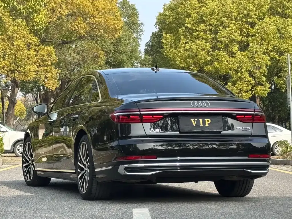 Audi A8 — фото 8