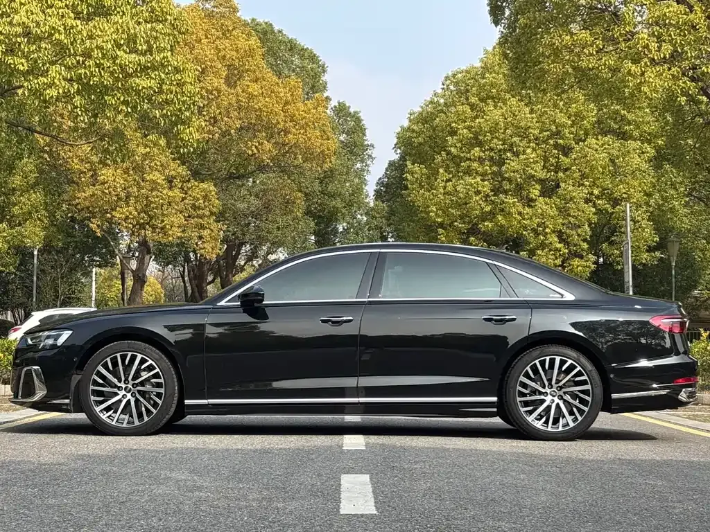 Audi A8 — фото 6