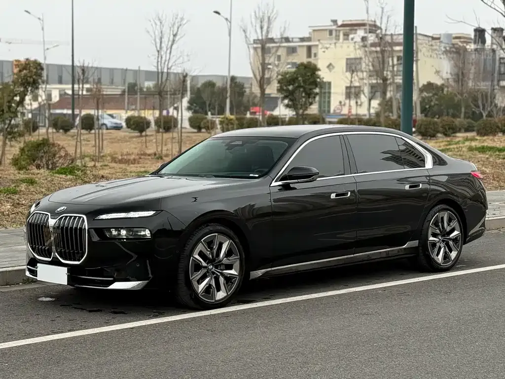 BMW 7 Series — фото 1