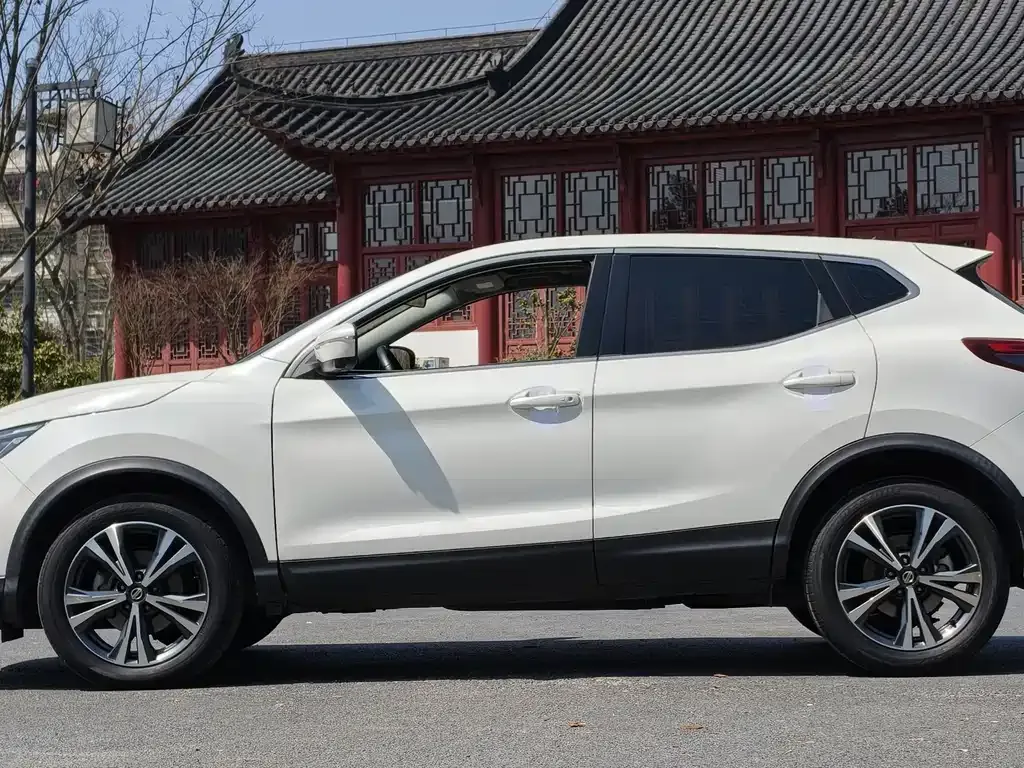 Nissan Qashqai — фото 9