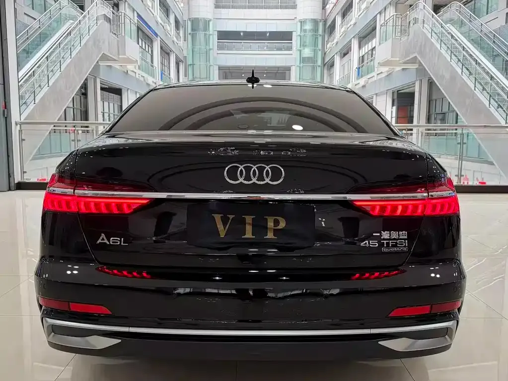 Audi A6L — фото 9