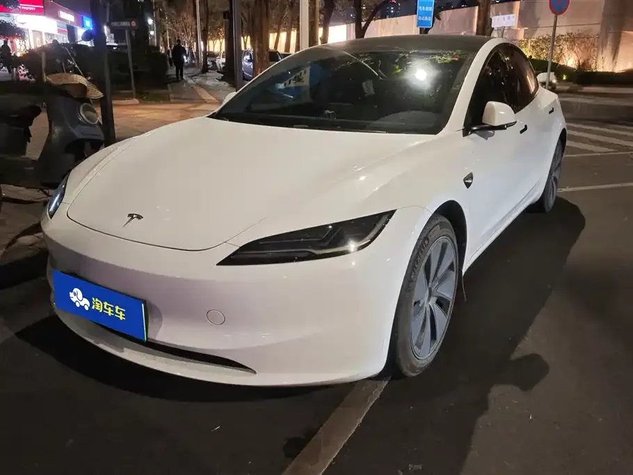 Tesla Model 3 — фото 1