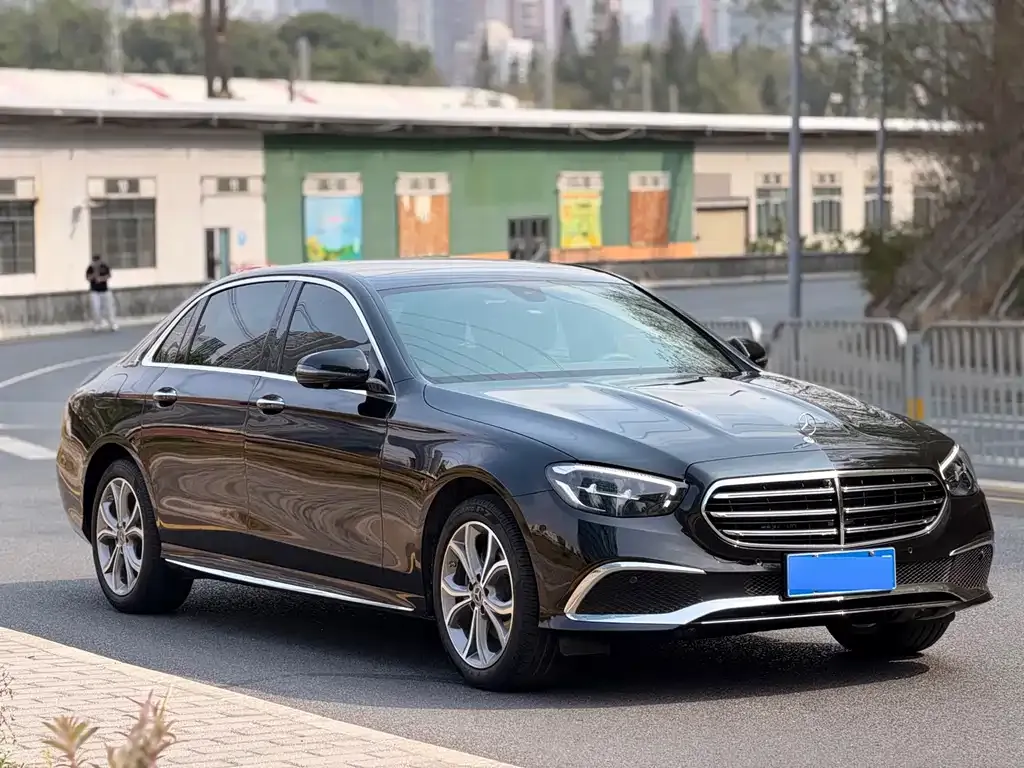 Mercedes-Benz E-Class — фото 10