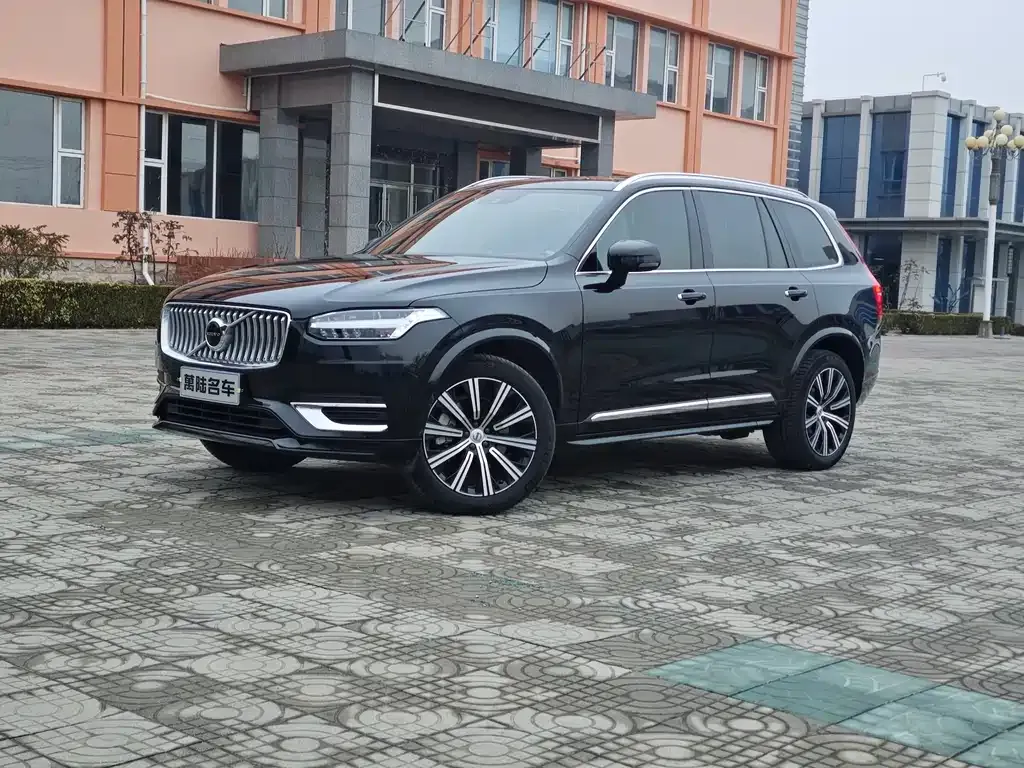 Volvo XC90 — фото 1