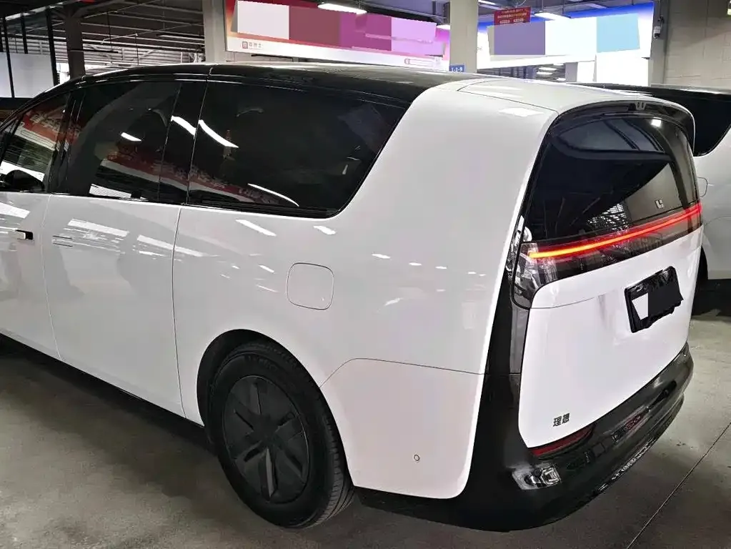 Li Auto MEGA — фото 6