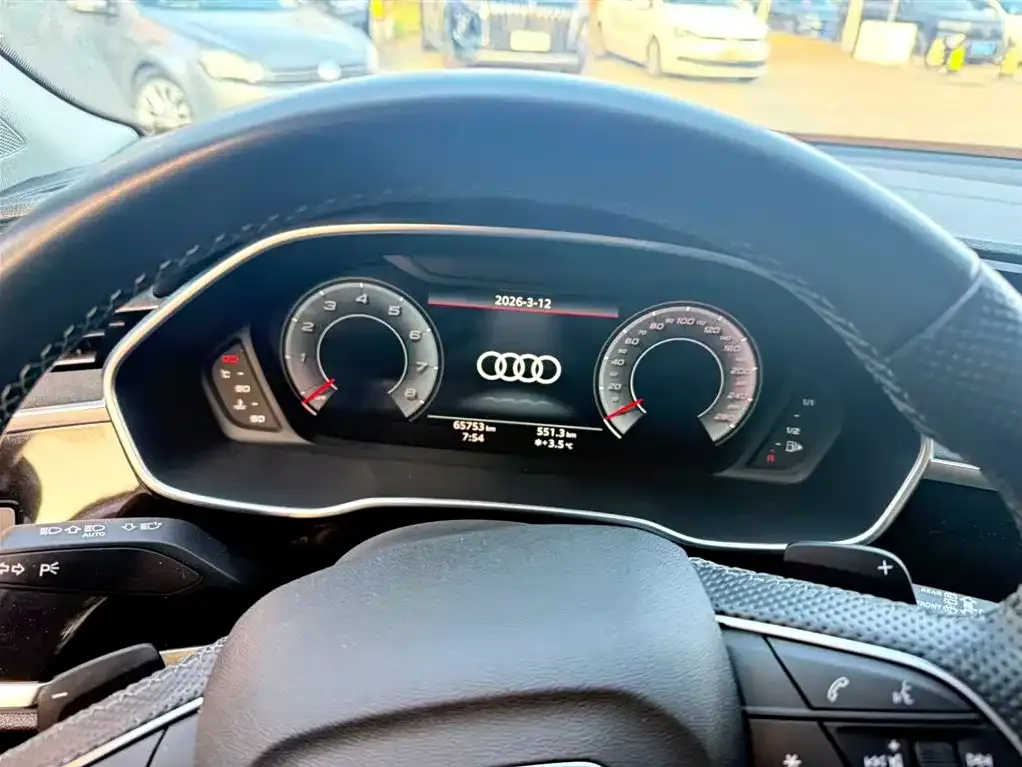 Audi Q3 Sportback 2023 из CN, фото 5