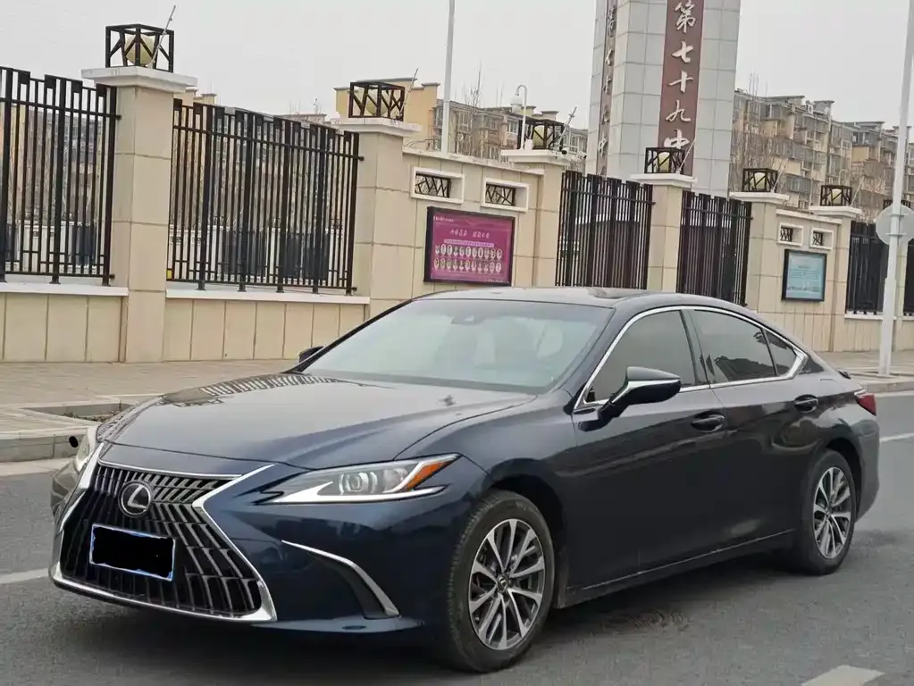Lexus ES — фото 1