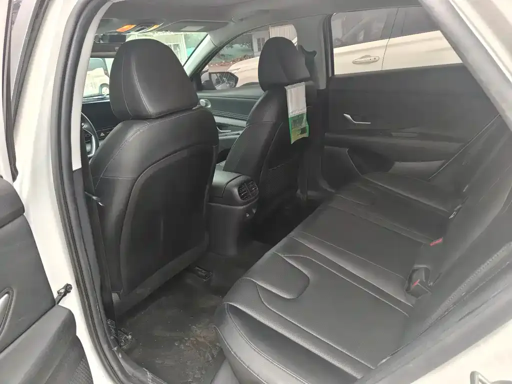 Hyundai Elantra — фото 2