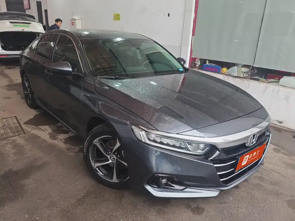 Honda Accord — фото 1