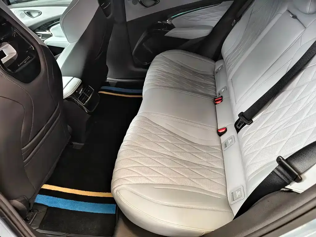 BYD Seal — фото 3