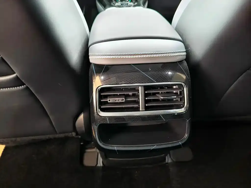 BYD Seal — фото 2