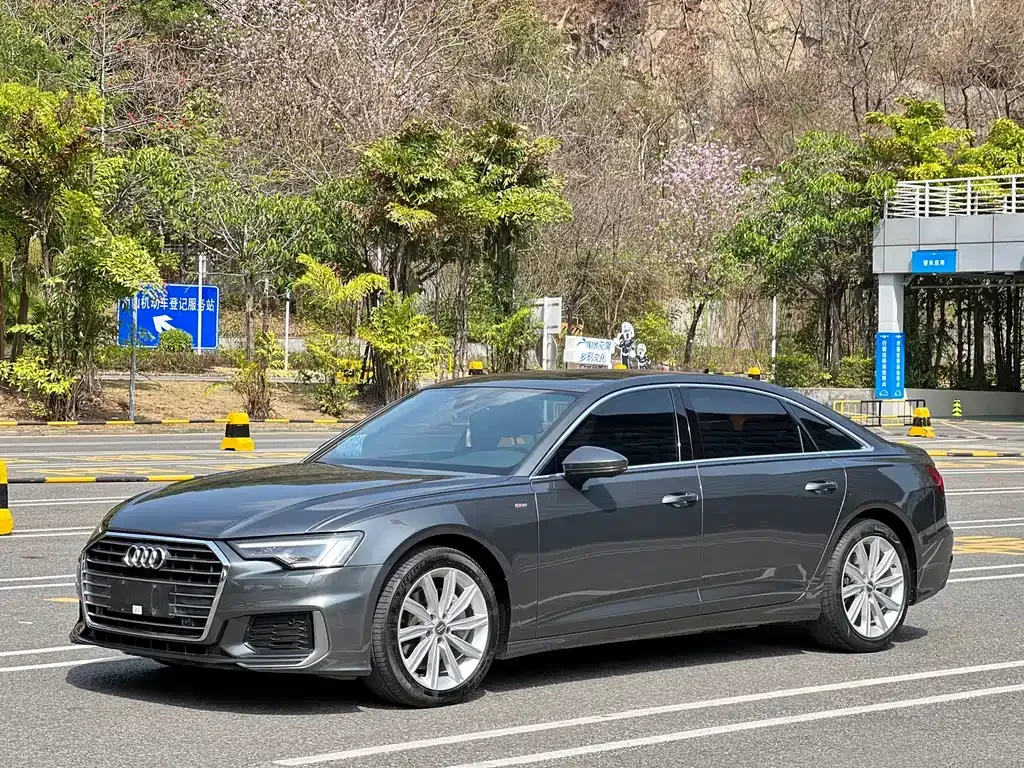 Audi A6L — фото 1