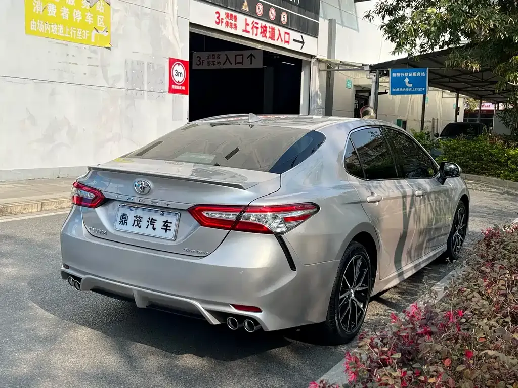 Toyota Camry 2022 из CN, фото 2