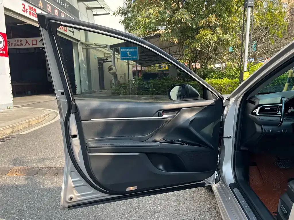 Toyota Camry 2022 из CN, фото 10