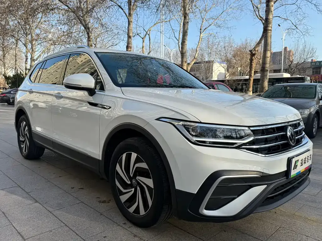 Volkswagen Tiguan L — фото 4