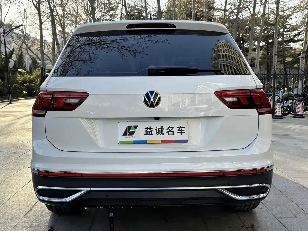 Volkswagen Tiguan L — фото 7