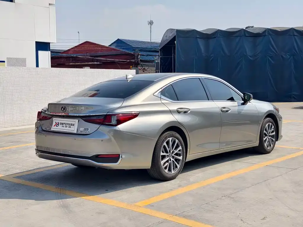 Lexus ES — фото 6