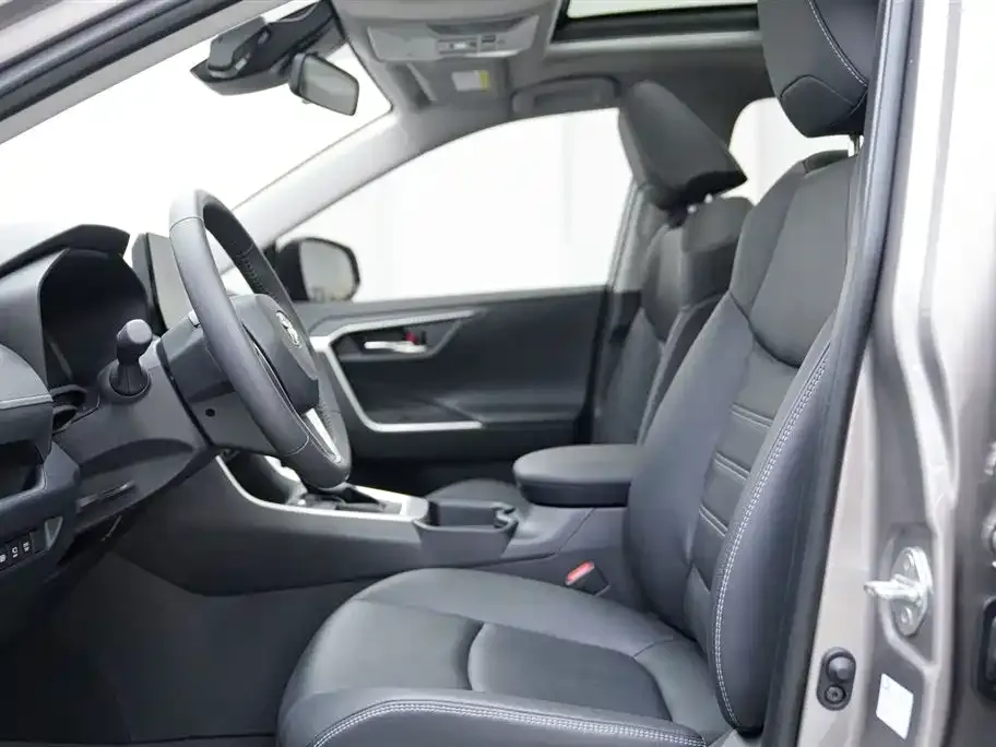 Toyota RAV4 2023 из CN, фото 4