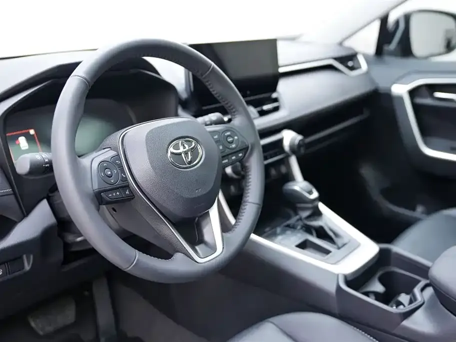 Toyota RAV4 2023 из CN, фото 2