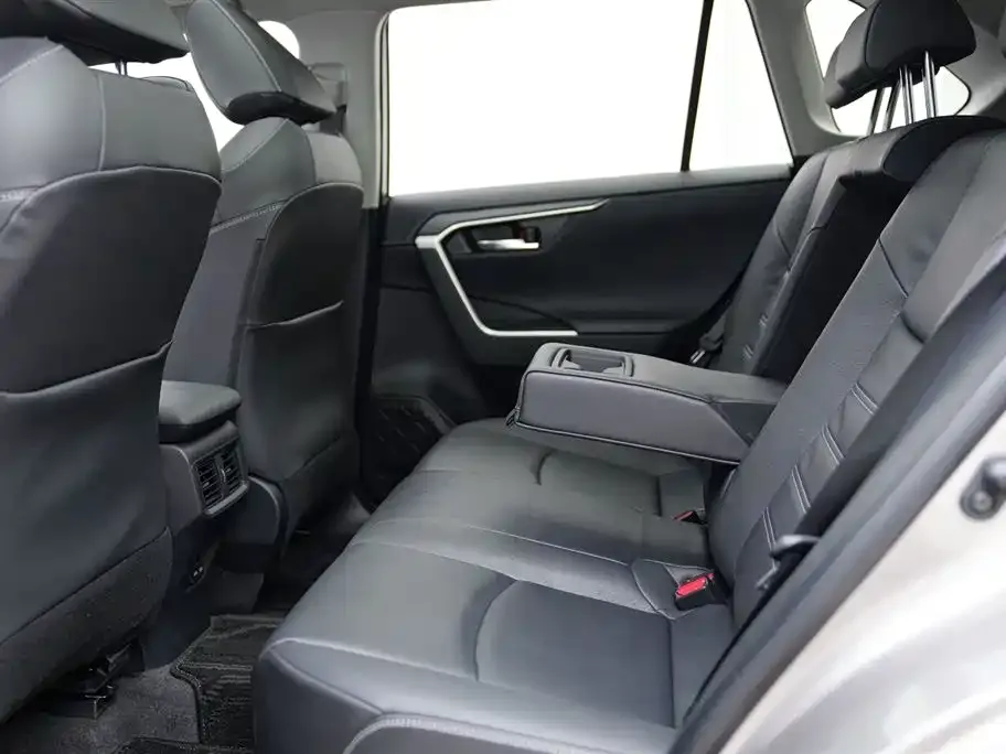 Toyota RAV4 2023 из CN, фото 7