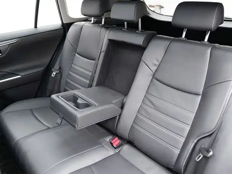 Toyota RAV4 2023 из CN, фото 5