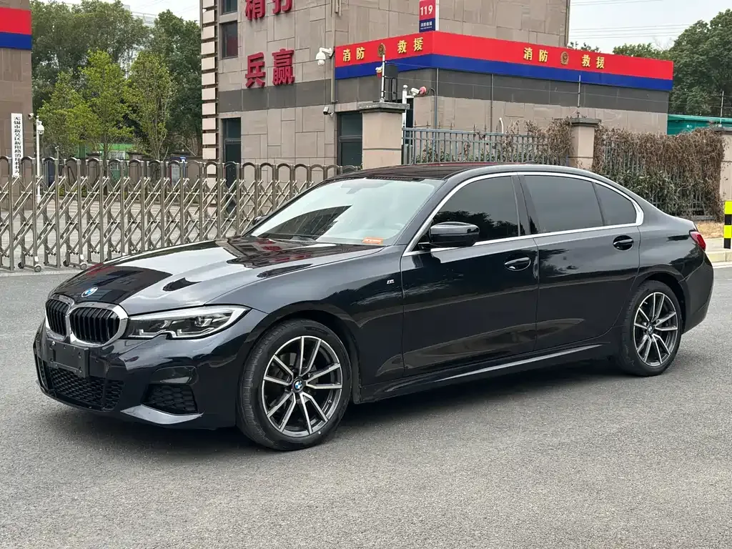 BMW 3 Series 2022 из CN, фото 1