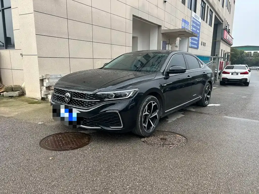 Volkswagen Passat — фото 1