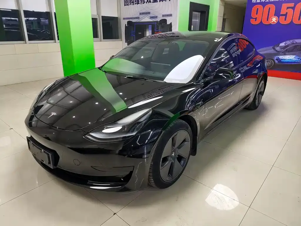 Tesla Model 3 — фото 1