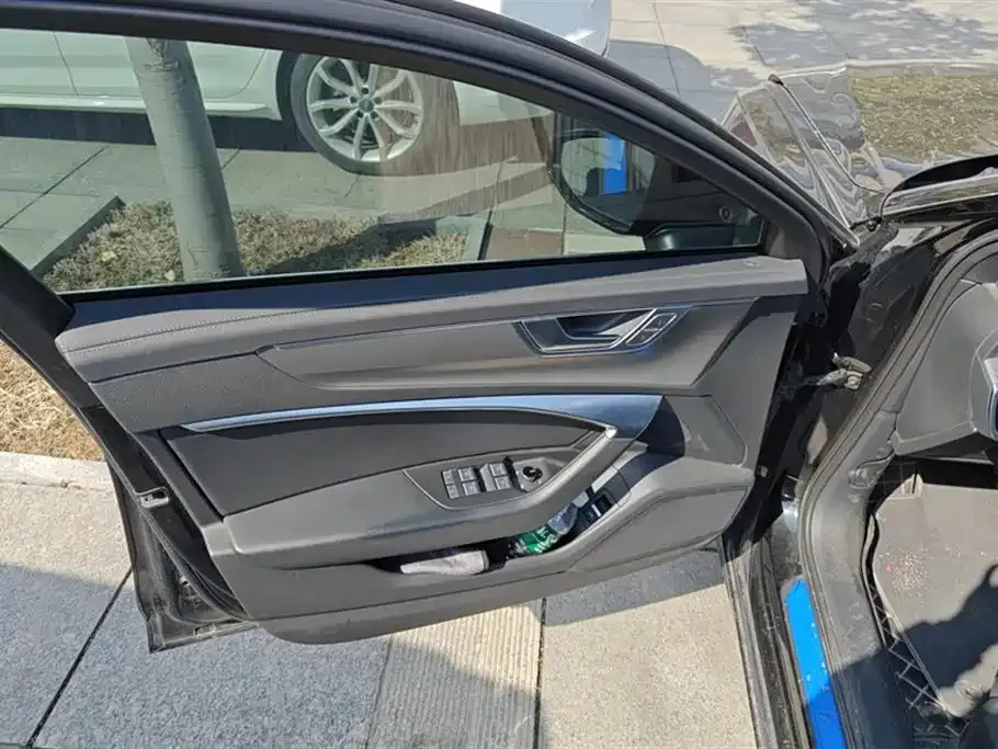 Audi A6L 2024 из CN, фото 2