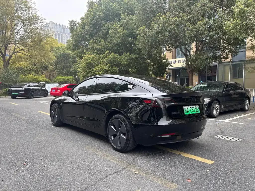 Tesla Model 3 — фото 10