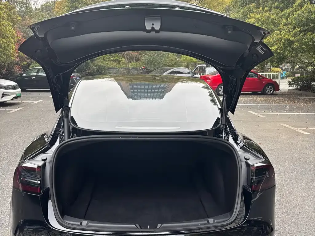 Tesla Model 3 — фото 2